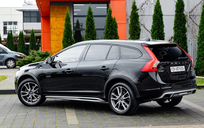Volvo V60 Cross Country cena 87500 przebieg: 155000, rok produkcji 2015 z Suchedniów małe 781